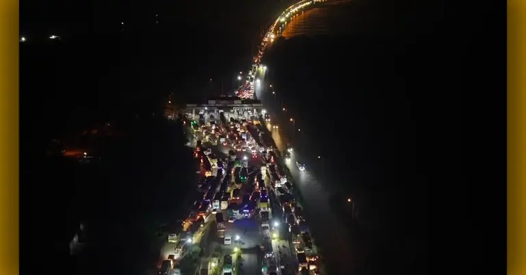 যমুনা সেতুর ওপর ও সিরাজগঞ্জের অংশে যানজট